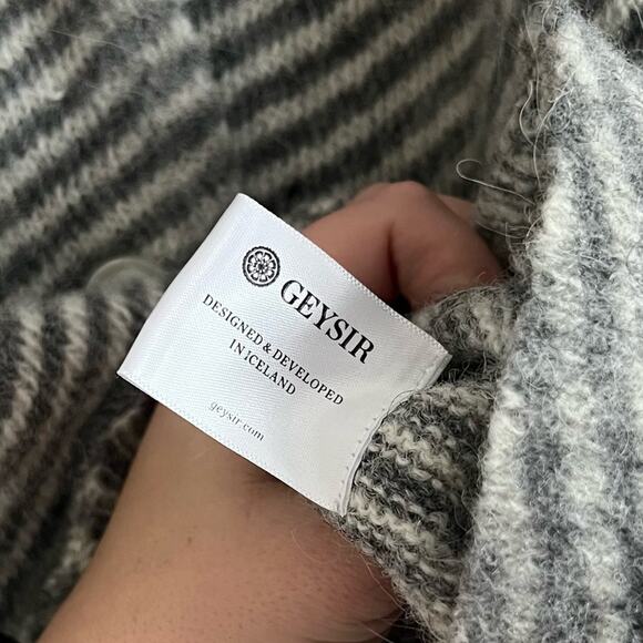 Geysir Women’s Gray White 100% Icelandic Wool Cardigan Sweater Size Small - Picture 8 of 9